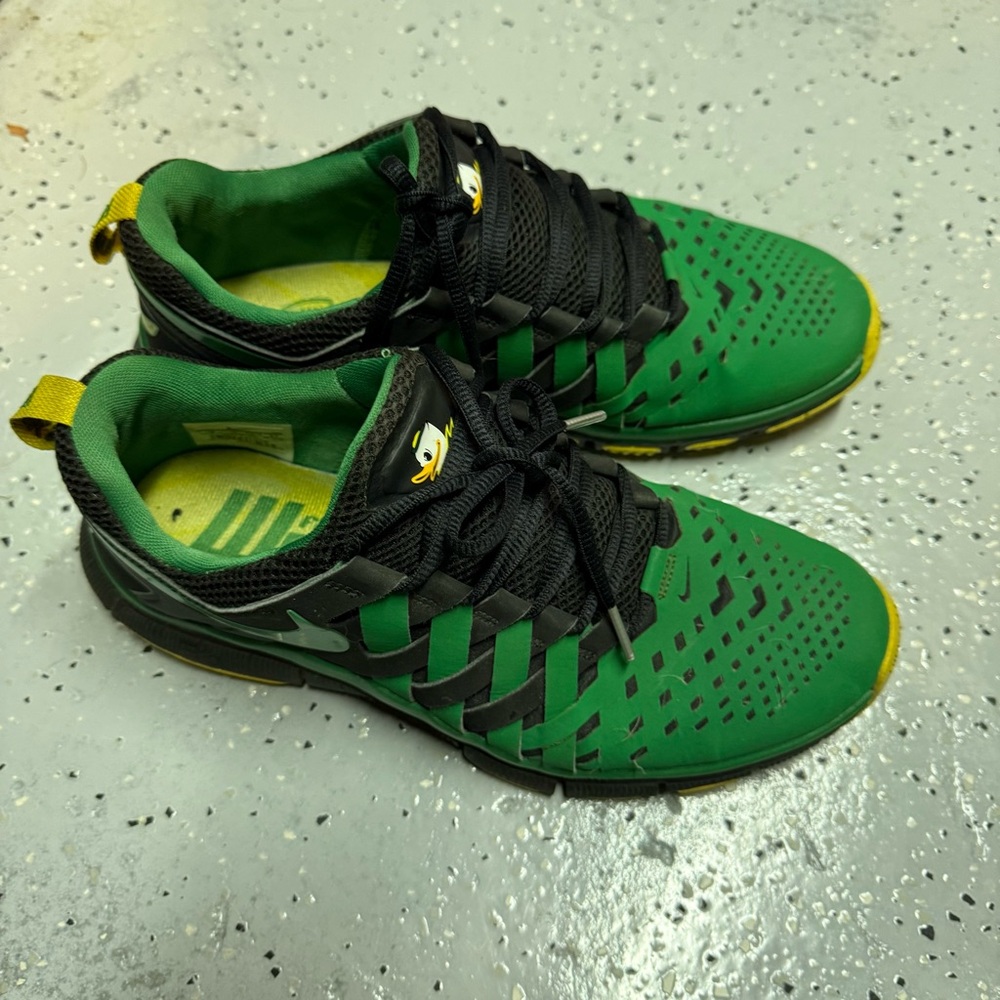 Oregon Duck Rivalry Trainers size 9